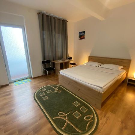 Old Town Apartment Bukares Bagian luar foto